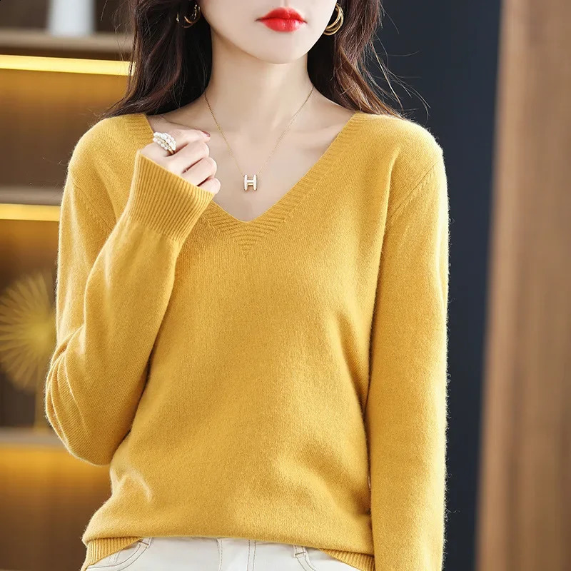 Autumn and Winter Womens Sweater Korean Fashion Knitted Warm Long Sleeve Vneck Floral Tailored Bottom Jumper 240819