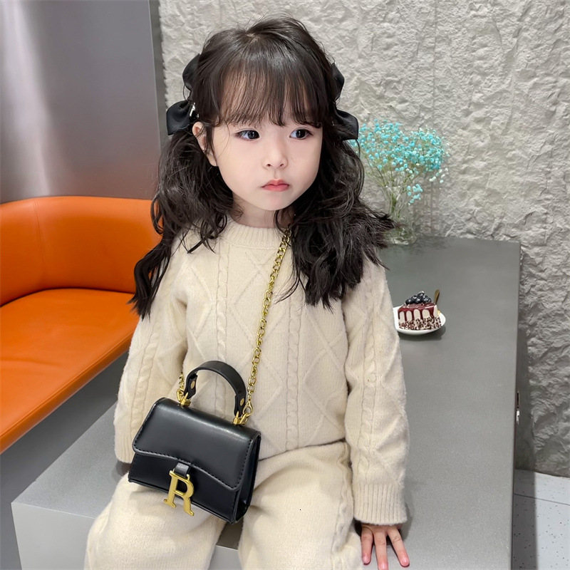 One celebrity children's and girls' handbag letter foreign fashion brand chain diagonal cross bag single shoulder zero wallet girl F19-08.20