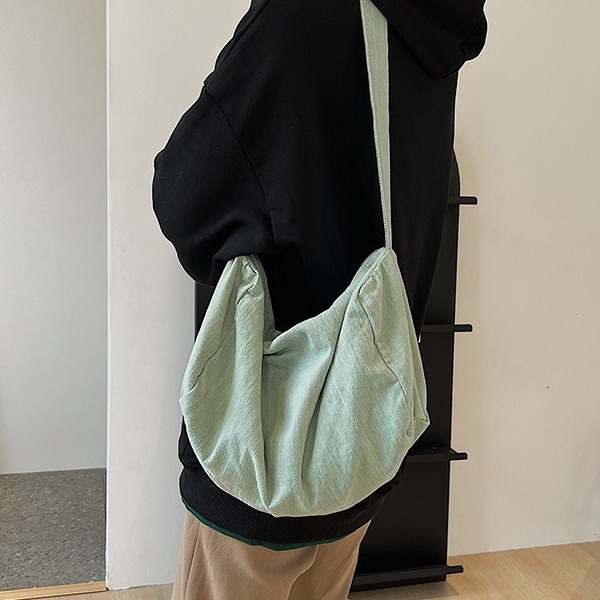 Canvas female college students in class, simple mailman artistic crossbody bag, large capacity versatile shoulder bag for women