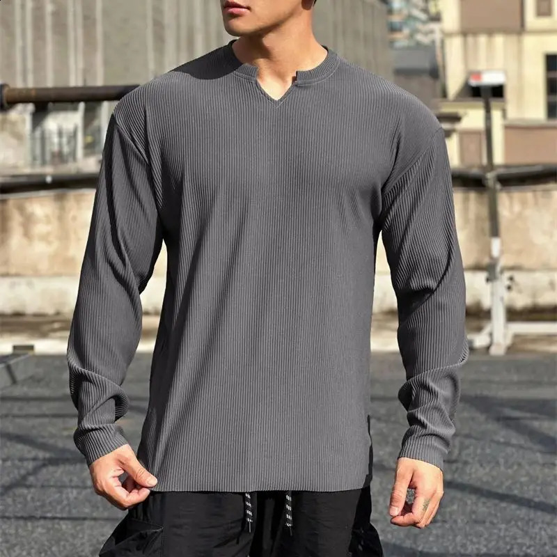 Spring and autumn street wear casual white long sleeve mens T-shirt fashion solid color vertical V-neck T-shirt mens wear 240820