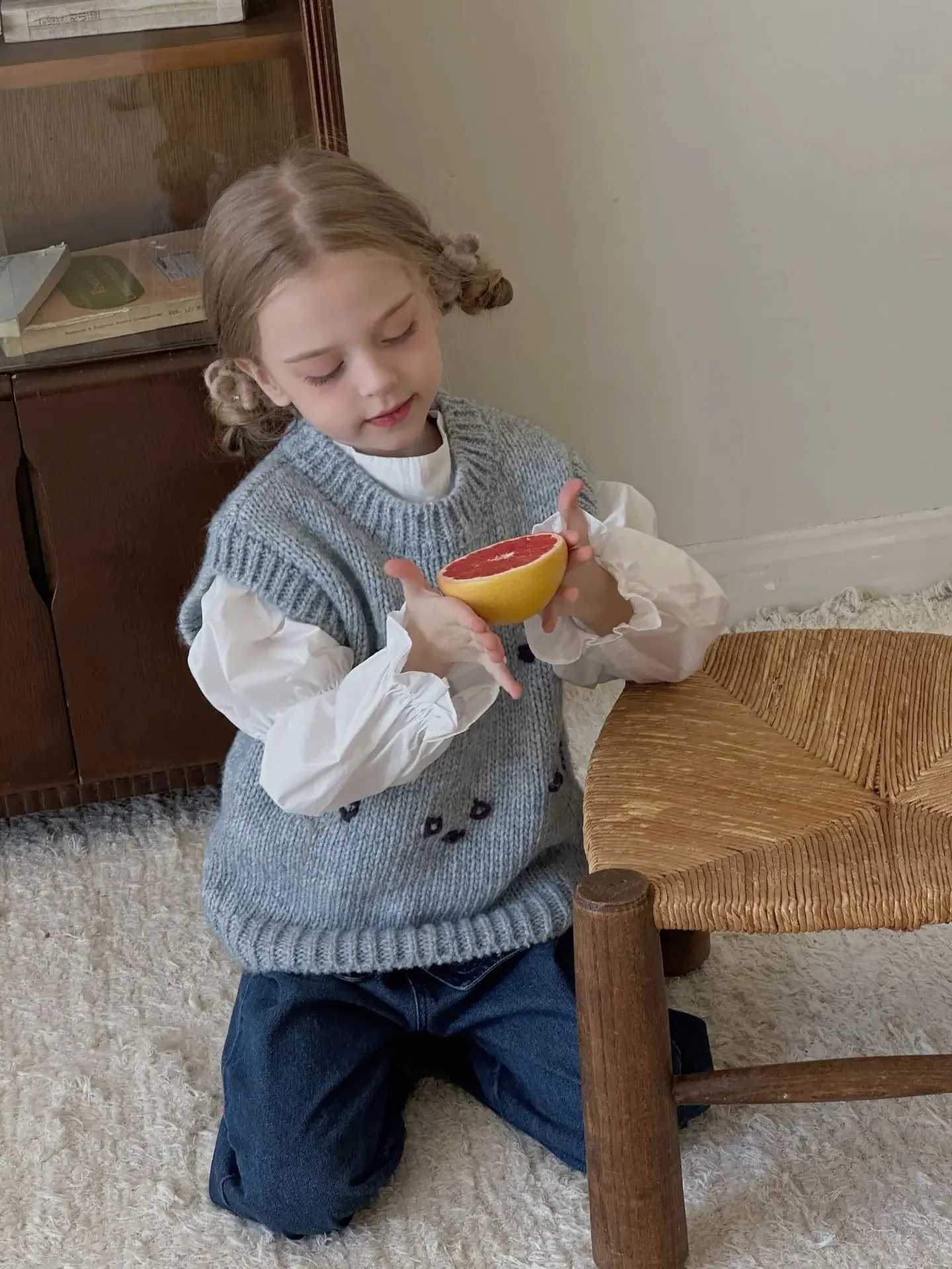 Pullover Knit Vest Autumn 2024 New Product Children Korean Wool Vest Floral Embroidered Sweater Vest for KidsXJ240819