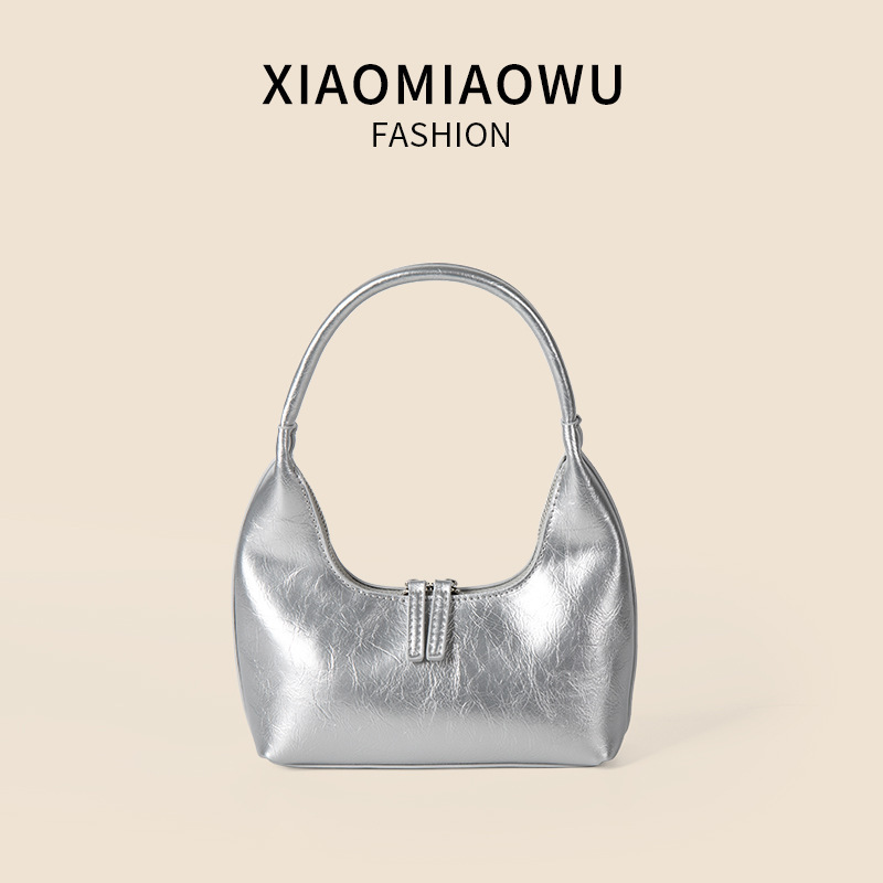 Fresh candy colored PU summer crescent for girls with a high-end feel, shiny glossy leather versatile, niche silver underarm bag