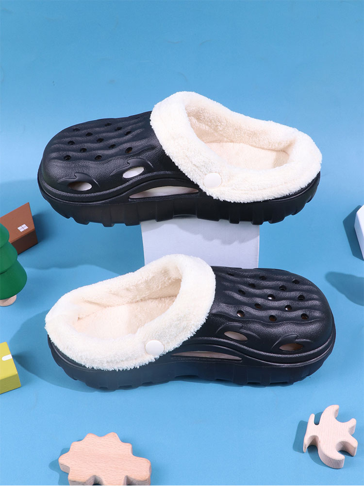 Children's black perforated shoes with winter inner lining and plush insulation for warmth. New men's and women's slippers for both boy