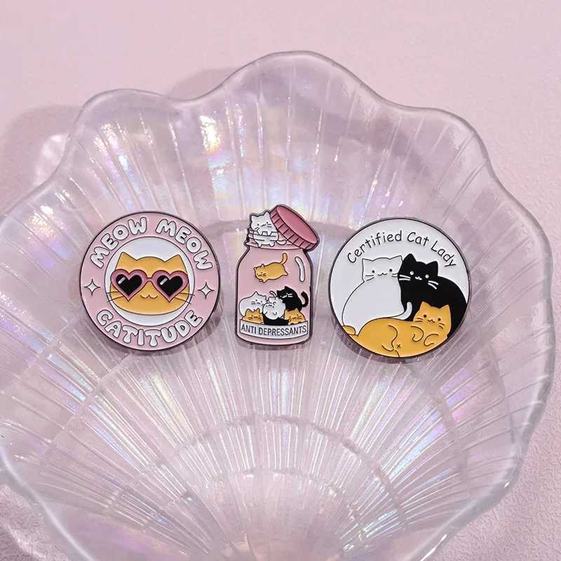 Certified Cat Lady Brooch Enamel Pin Fun Cartoon Meow Mongoose Sweater Collar Badge Animal Jewelry Gift Accessories W240815