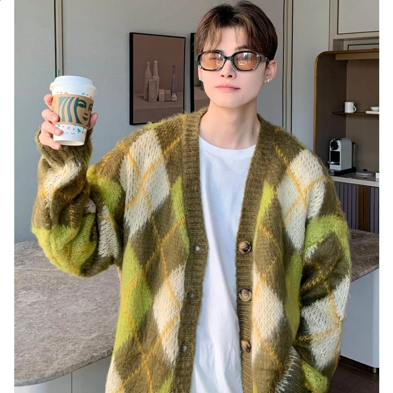 Japanese Retro Mens Set Autumn College Couple Suit Diamond Lattice Loose Knit CardiganWhite Fleece Casual Pants 2-piece 240819