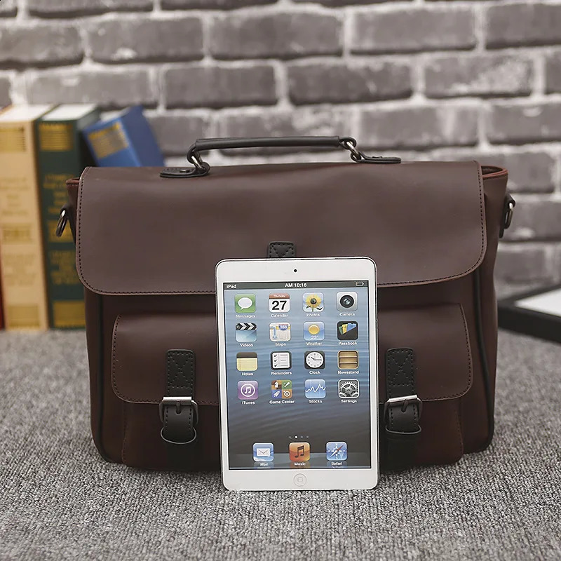 Retro Messenger Bags Men Large Capacity Mens Crossbody Bag Fashion Messenger Bag Men Handbag Briefcase Multifunction Back Packs 240819