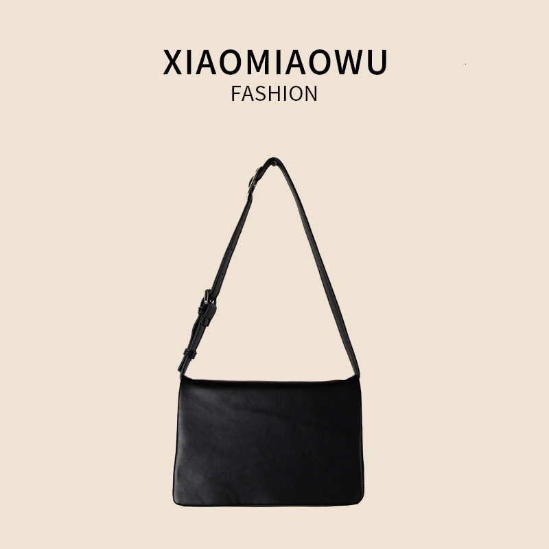 Simple and fashionable red small square with a high-end feel for summer outings, niche students, women's large capacity underarm shoulder bag