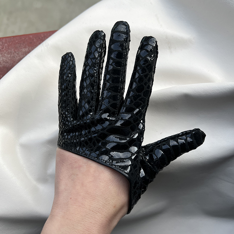 Stylish Unisex Suede Driving Gloves - Comfortable Half-Palm Design Fashionable shiny leather gloves