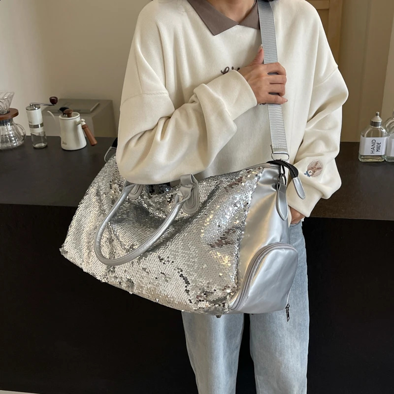 Large Capacity Travel Bag Silver Sequined Handbag For Women Fashion Dry Wet Sports Shoulder Crossbody Bag Storage Tote 240819
