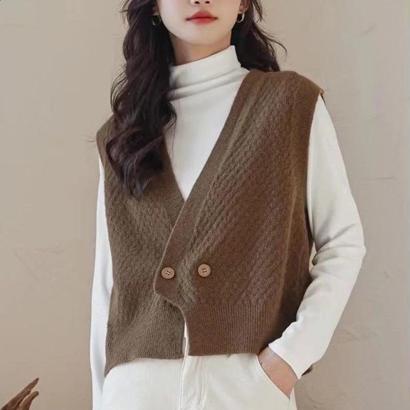 Retro minimalist style solid loose sleeveless fully matched knitted sweater vest womens spring and autumn fashion casual chic street top 240819
