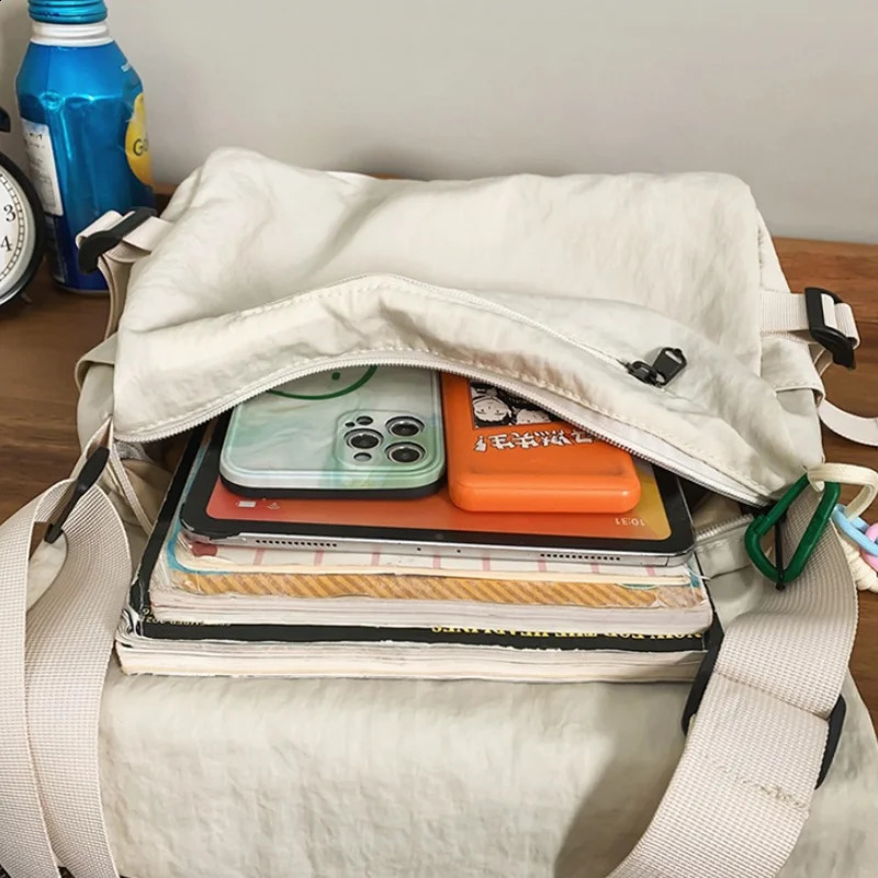 Japanese Style Waterproof Messenger Bag Men Camp Students Large Capacity Crossbody Bag Women Ins Style Work Couple Shoulder Bag 240819