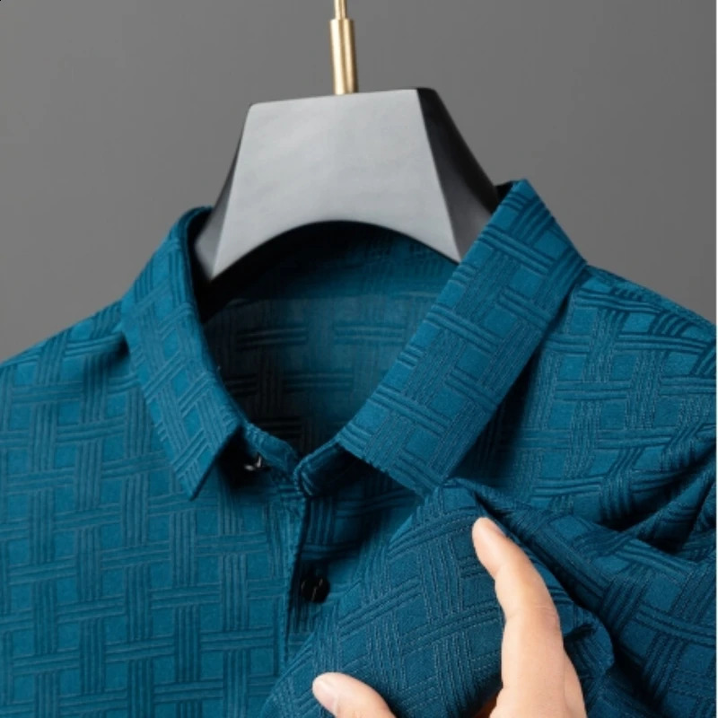 2024 Summer Ice Silk Jacquard Tshirt Thin and High End Trendy Mens Casual Polo Shirt 240819