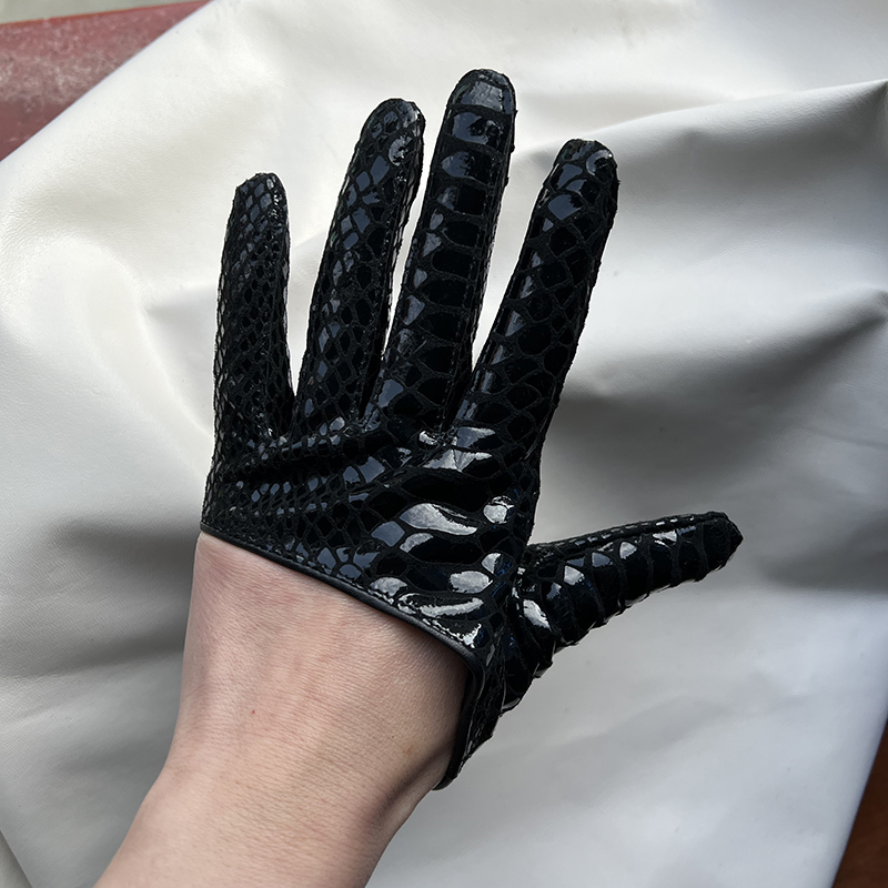 Stylish Unisex Suede Driving Gloves - Comfortable Half-Palm Design Fashionable shiny leather gloves