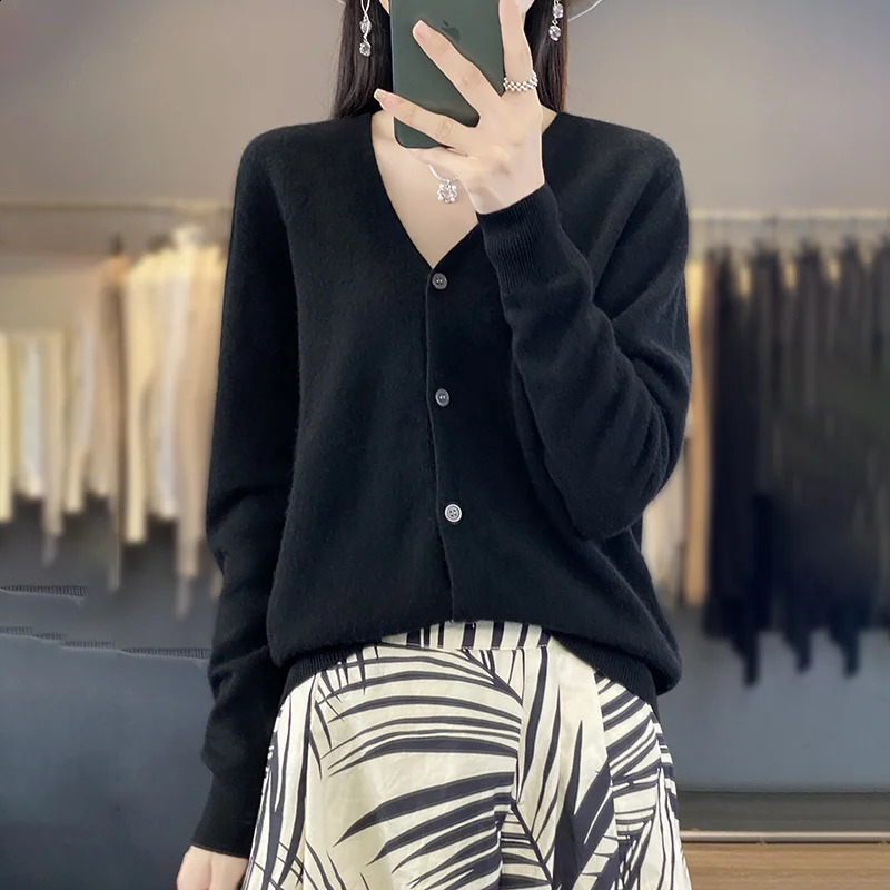 Spring and autumn womens 100% Merino wool cardigan soft Vneck cashmere sweater button knit casual clothing Korean style shirt 240819