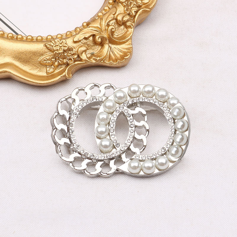 New Letter Brooches High Quality Inlay Crystal Rhinestone Sweater Suit Collar Pin Fashion Mens Womens Golden Silver Brooche Jewelry Accessories Classic Designer