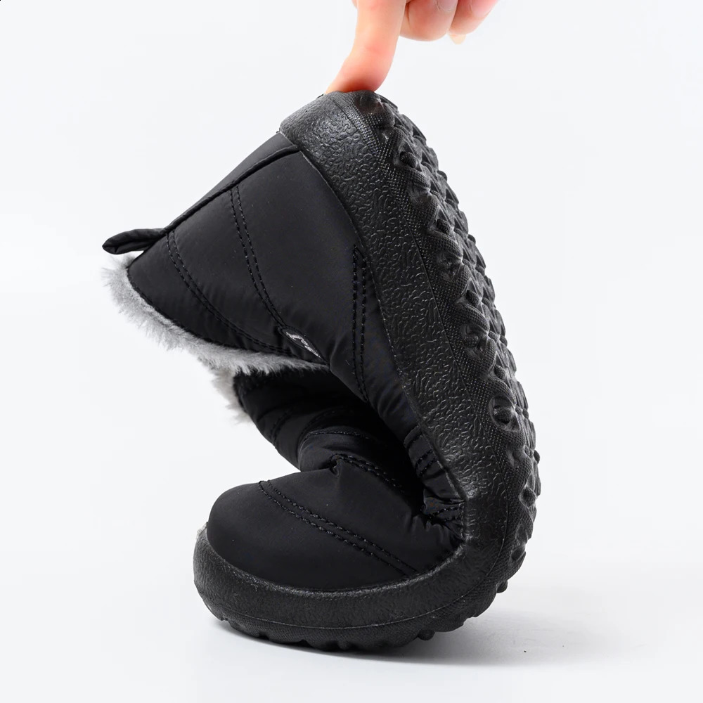 Winter Men Boots Waterproof Snow Boots Warm Fur Casual Men Shoes Antislip Ankel Boots Plush Cotton Shoes 240819
