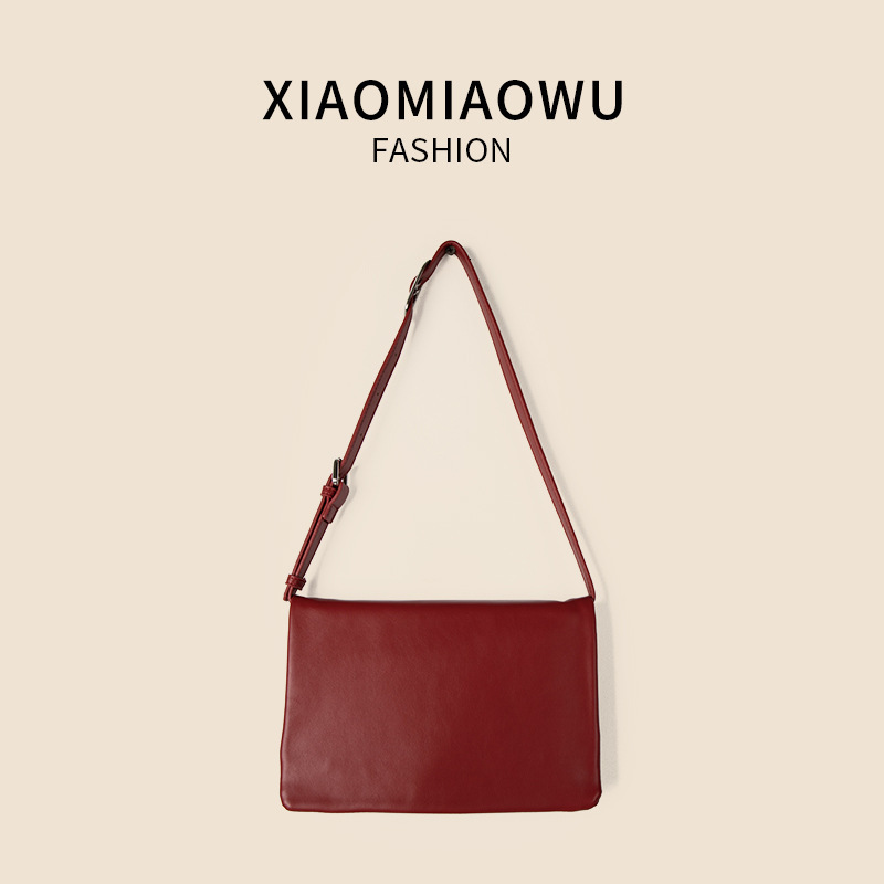 Simple and fashionable red small square with a high-end feel for summer outings, niche students, women's large capacity underarm shoulder bag