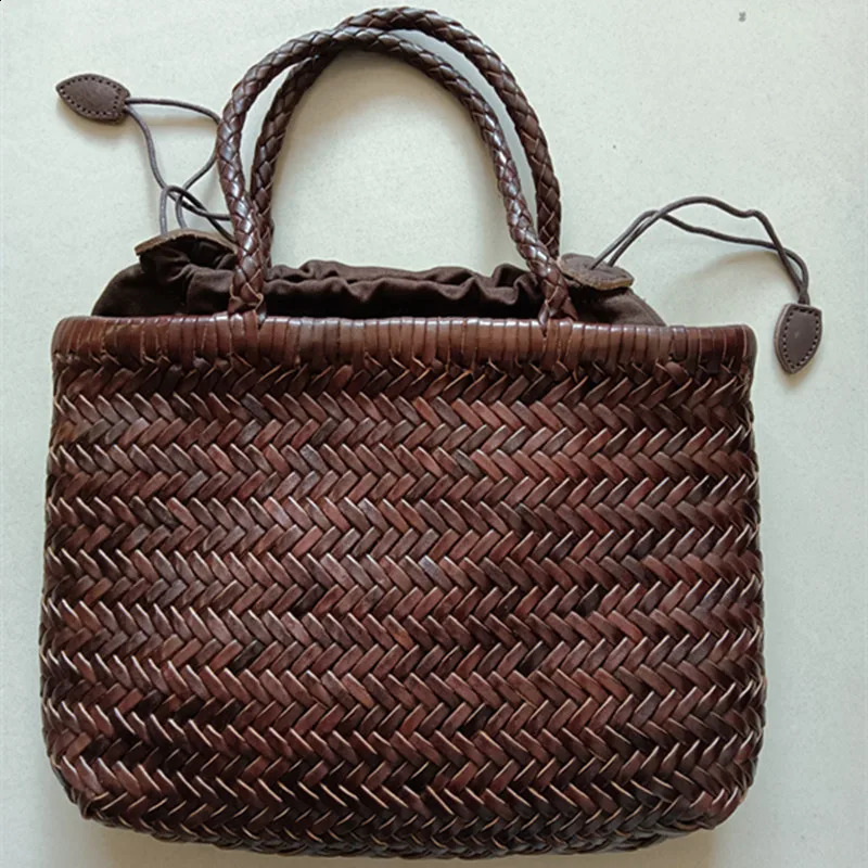 Going back to ancient times wearing genuine leather handbags womens handmade woven buckets and shopping bags with cotton bags 240822