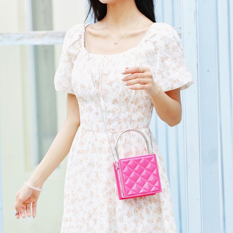 2024 New Women's Chain Mini Mouth Red Box Bag 23049