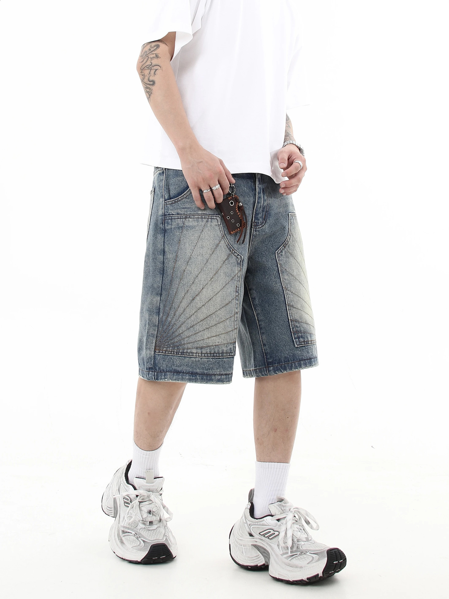 Embroidered denim shorts and hiphop that are uncomfortable to wash 240819