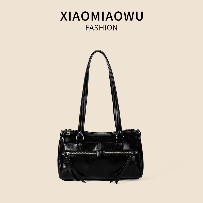 Summer new multi pocket pillow niche and personalized commuting shoulder bag, women's large capacity high-end motorcycle bag
