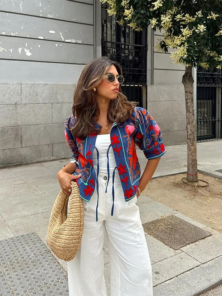 Round Neck Lace Up Embroidered Short Sleeve Top Fashion Contrasting Loose Coat Summer Women Casual Street Clothing 240819