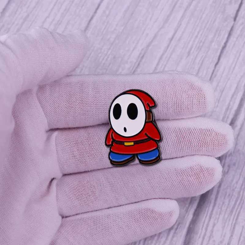Cute and shy guy enamel pin brooch retro wOMens Super ghost brooch badge collectible jewelry accessories W240815