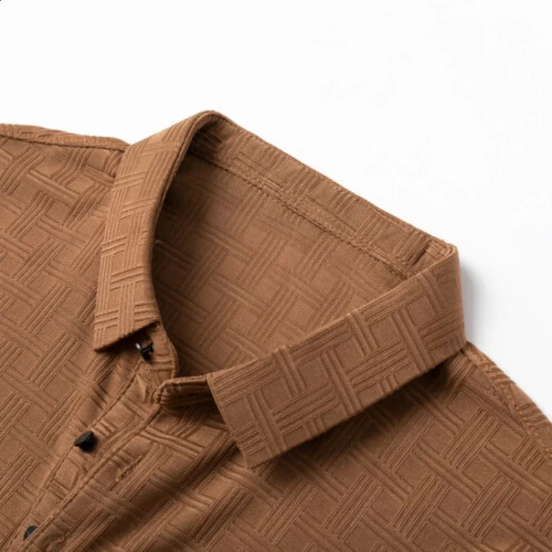 2024 Summer Ice Silk Jacquard Tshirt Thin and High End Trendy Mens Casual Polo Shirt 240819