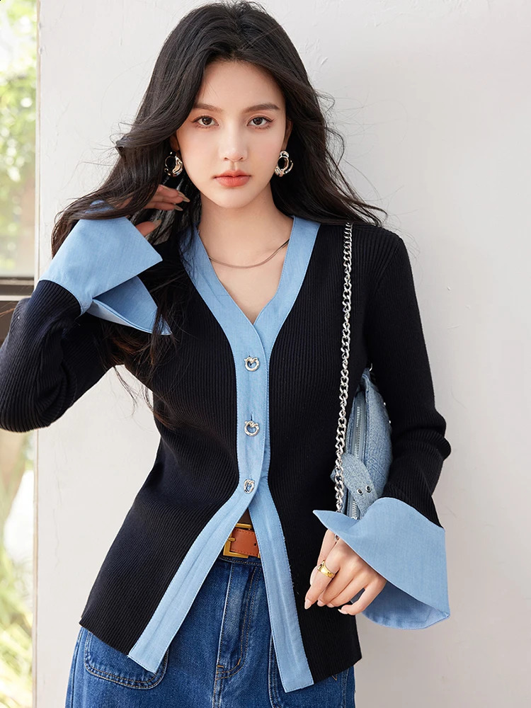 Womens knitted sweater autumn splicing contrasting color top gentle Vneck fashionable niche n cardigan 240819