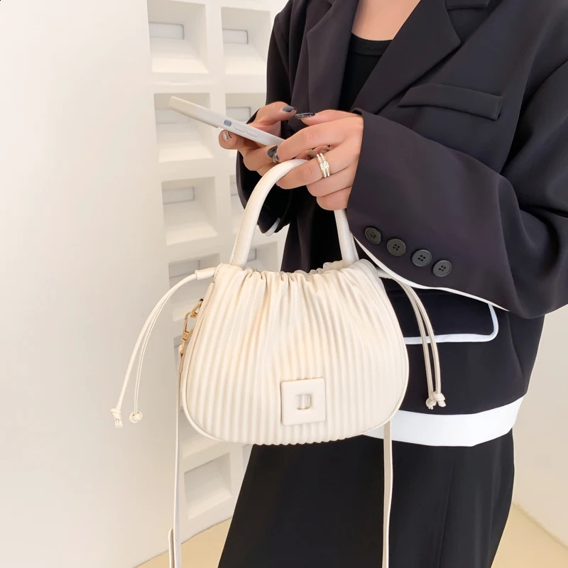 Band n Pleated Handbag and Purse Shoulder Crossbody Bag for Women Fashion Messenger High Quality 240819