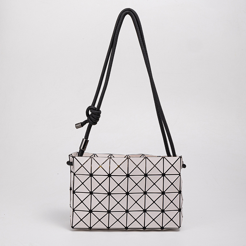 2024 new Lingge women's high-end handbag, versatile and lifelong tofu bag for women