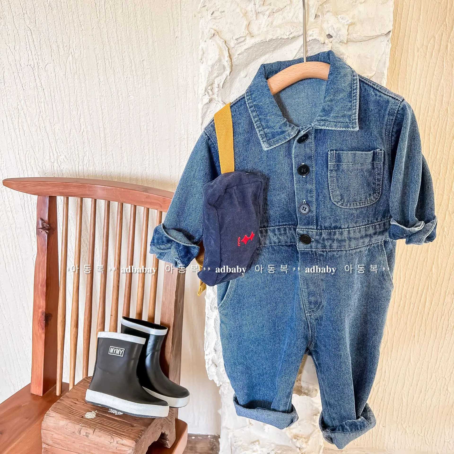 Childrens jumpsuit 2024 autumn childrens clothing Korean denim jumpsuit autumn long sleeved jumpsuit baby boys and girls W240806