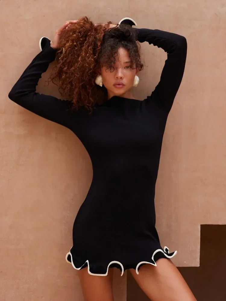 Ruffles Pleated Hem Maxi Dress Women Sexy Backless Knitted Sweater Dress Autumn Fashion Long Sleeve Slim Holidays Party Dress 240819