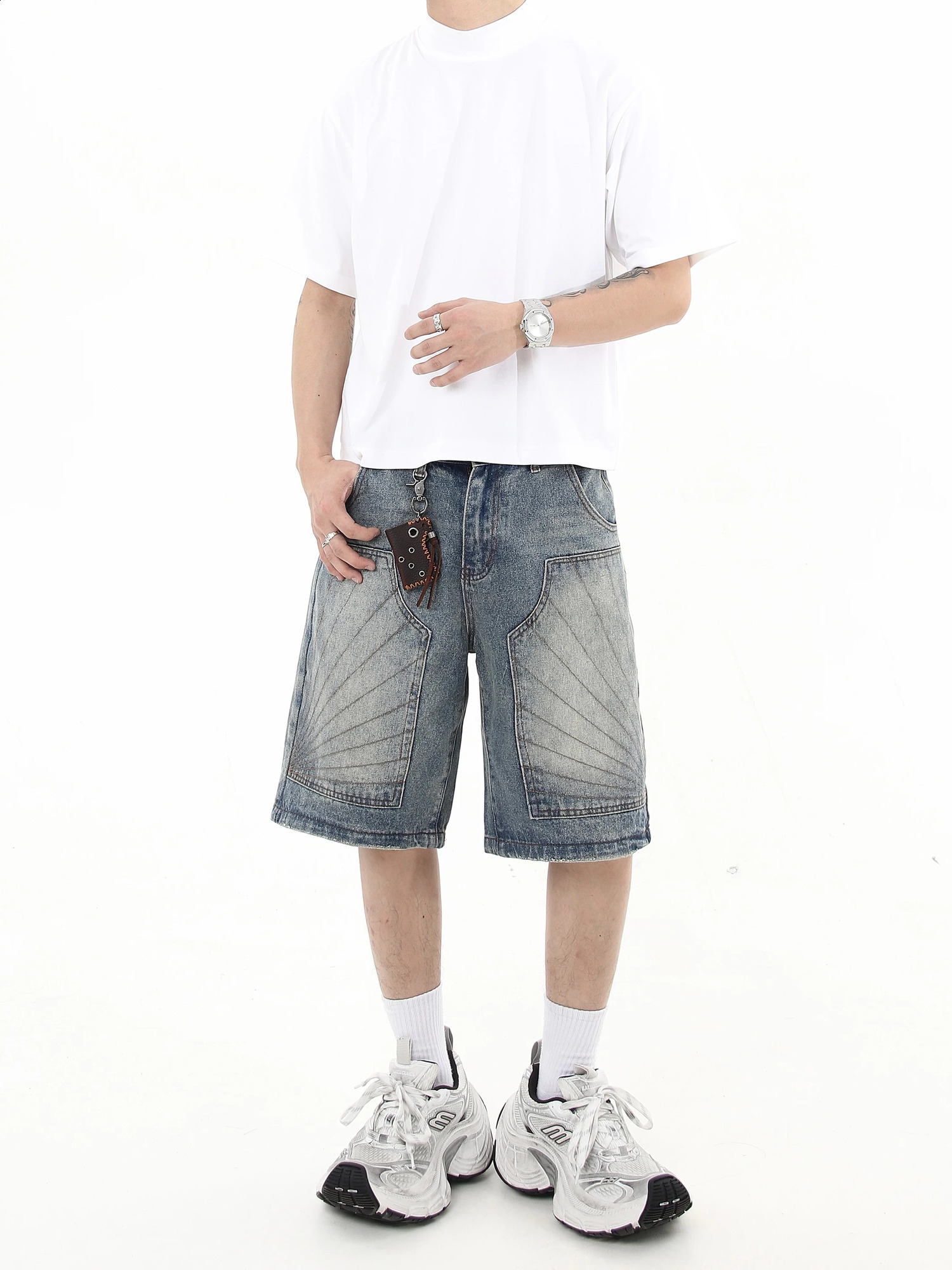 Embroidered denim shorts and hiphop that are uncomfortable to wash 240819