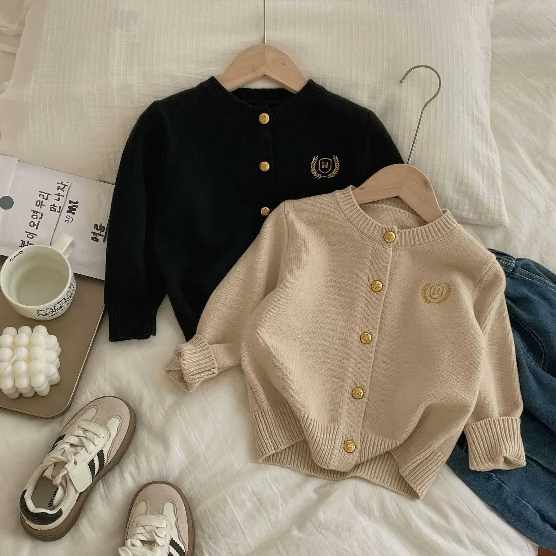 Childrens Sweater 2024 Spring/Summer New Collection Childrens Academic Open Knitted Woolen Sweater Casual Style Embroidered Open Knitted Woolen Sweate