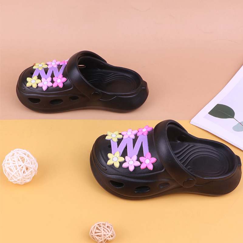 New summer children's Baotou cool slippers with soft soles for women and men, featuring anti-collision and anti slip perforated shoes