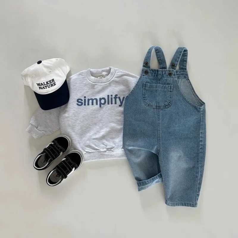 2024 Childrens Spring Jeans Suspension Childrens Casual Pants Boys Fashion Jeans Outerwear Baby Autumn Pocket jumpsuit W240806