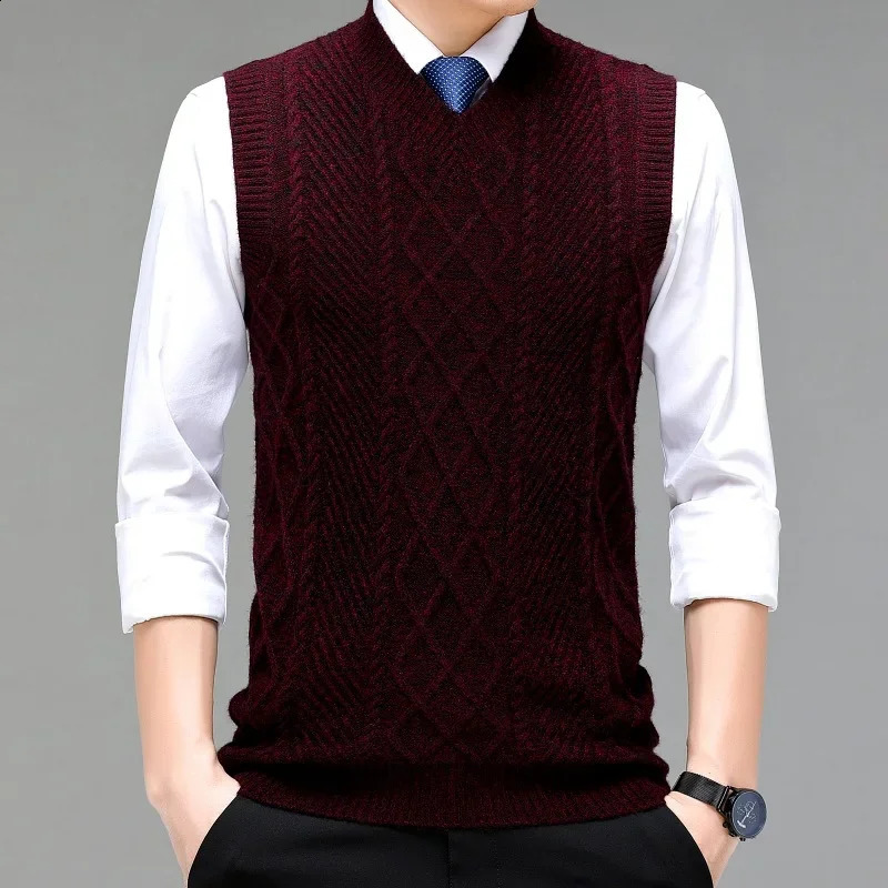 Fashionable Vneck jacquard mens knitted sleeveless sweater vest middleaged and elderly fashionable solid color warm top 240819