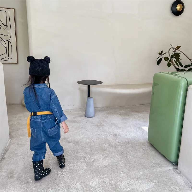 Childrens jumpsuit 2024 autumn childrens clothing Korean denim jumpsuit autumn long sleeved jumpsuit baby boys and girls W240806