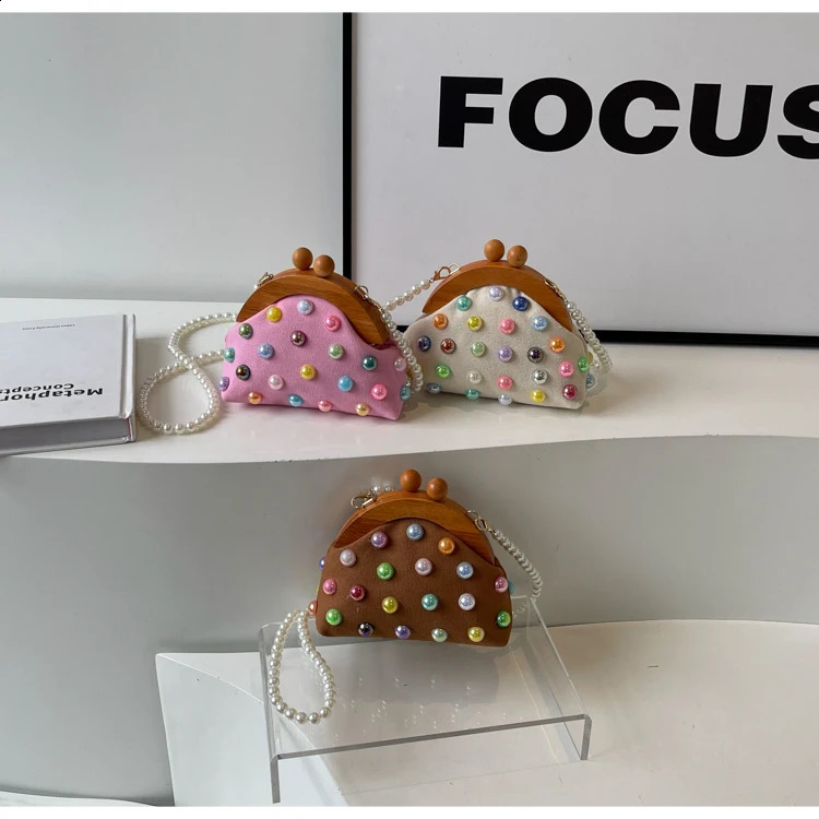 Colorful Beads New Canvas Small Shell Shoulder Wooden Hasp Pearl Beading Compact Crossbody Bags for Women Casual Cute 240820