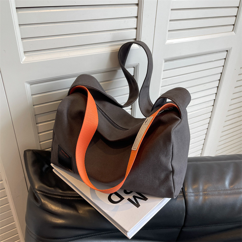 Simple and stylish crossbody tote online red envelope women's 2024 new casual canvas bag, large capacity shoulder bag