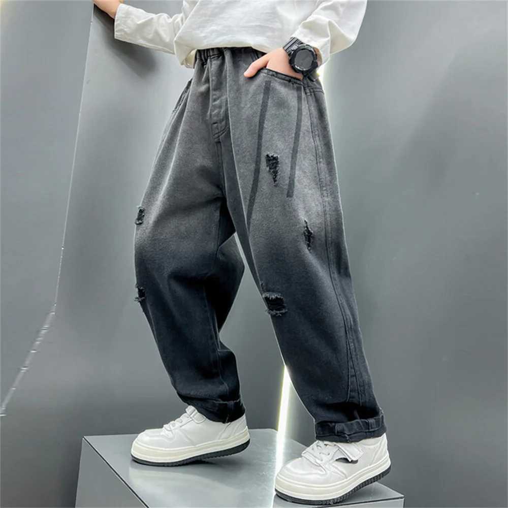 Korean version of boys street dance jeans wide leg pants childrens perforated gradient jeans childrens jeans straight leg pantsW240819