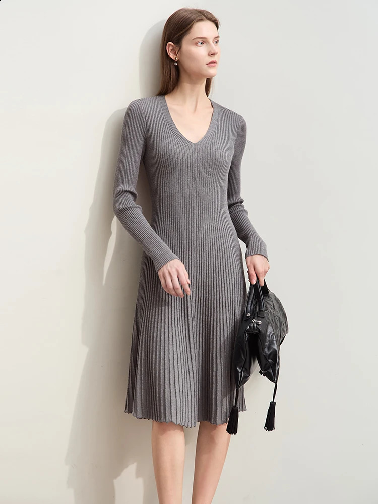 Amii Minimalist Womens Wear Autumn Elegant Vneck Waist Fashion Ultra Thin Knitted Solid Dress 12443127 w240819
