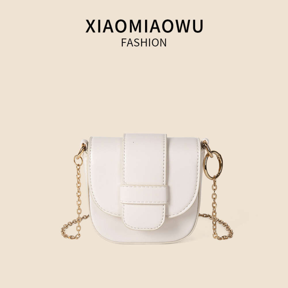 Mini new solid color saddle with niche texture, flip cover magnetic buckle crossbody bag, women's summer chain PU shoulder bag