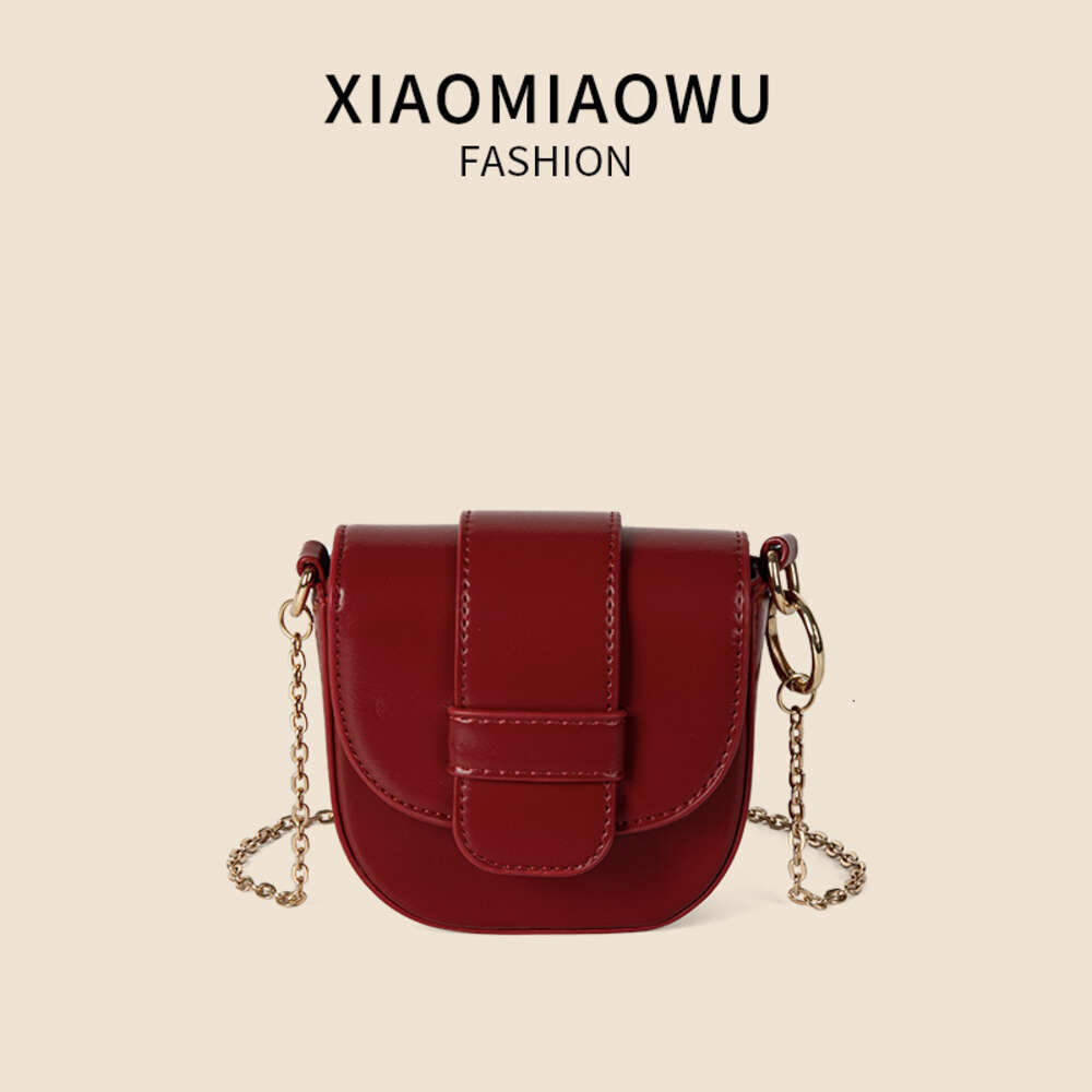 Mini new solid color saddle with niche texture, flip cover magnetic buckle crossbody bag, women's summer chain PU shoulder bag