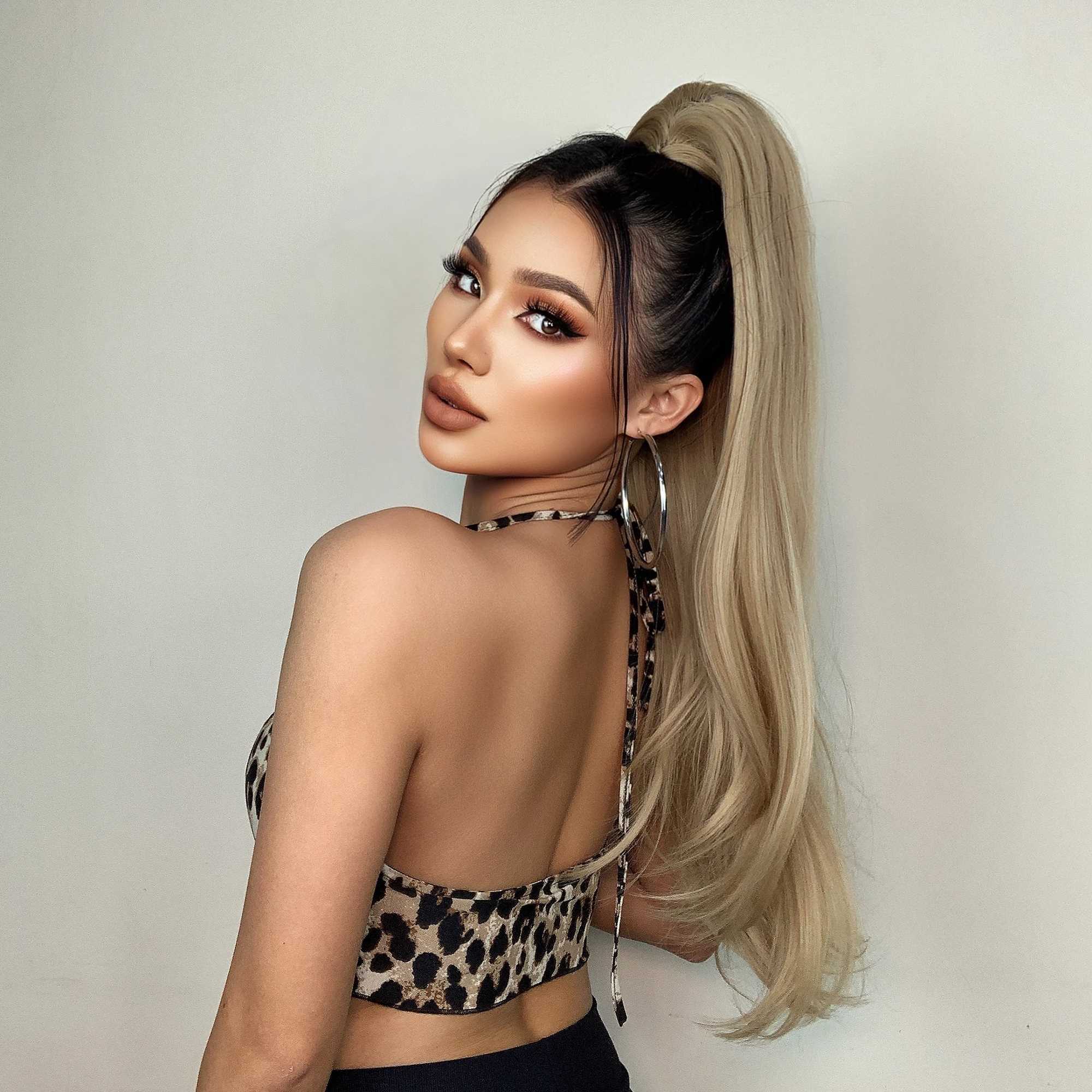 Long Sandy Blonde Staright Hair Extension Clip in Claw Hair Synthetic Ponytail Wig Black Female High Temperature Wig W240817