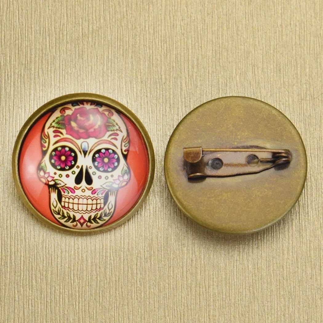 Fashion skull badge human skull glass Canbochon gemstone round silver/brown brooch backpack clothing brooch Halloween gift W240815