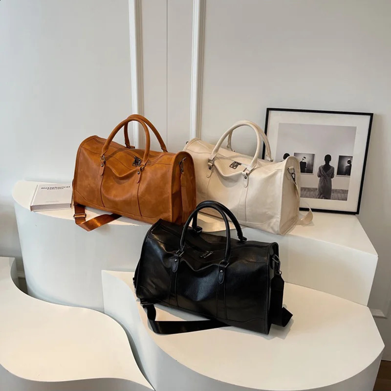 2024 Large Capacity Travel Bag Pu Leather Golf Boston Shoulder Handbag Leisure Sports Fitness Suitcase Weekender Duffle 240819ZYl