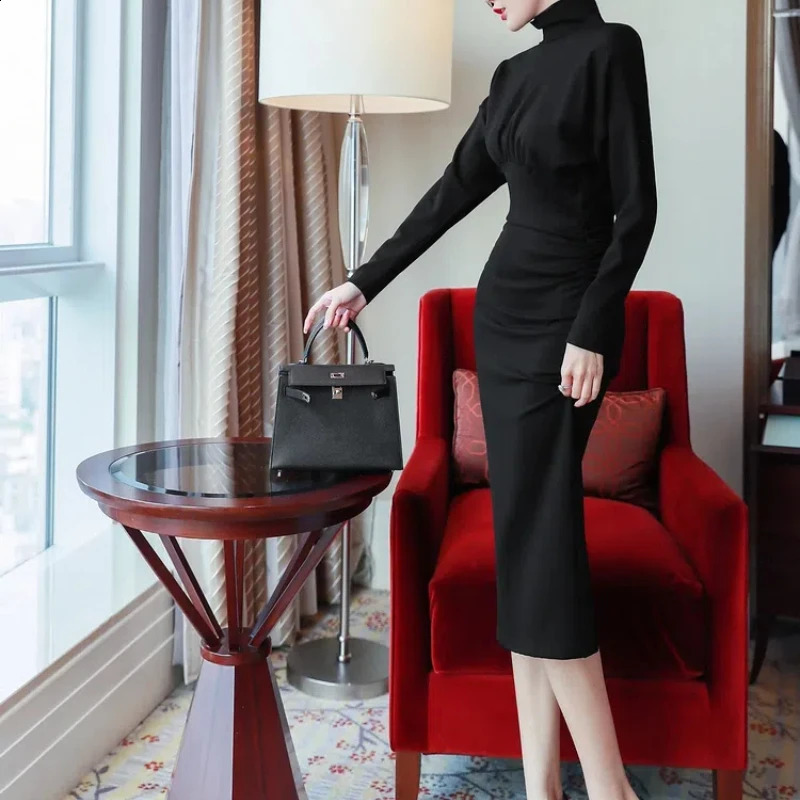 Dress for Autumn and Winter Women Super Revealing Figure Slim Fit Hip Hugging Skirt Standing Collar Waist Cinching Skirt 240819