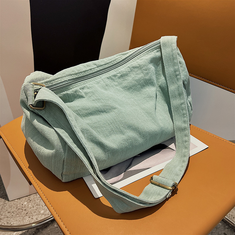 Canvas female college students in class, simple mailman artistic crossbody bag, large capacity versatile shoulder bag for women